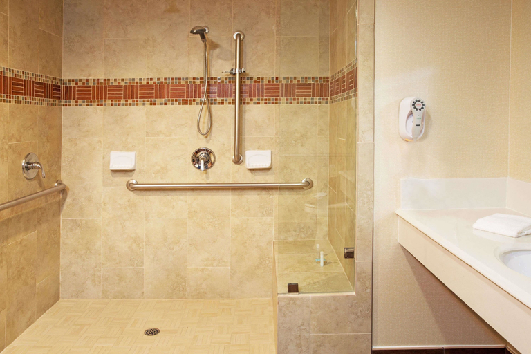 Bathroom 4, Travelodge by Wyndham Ocean Front, Orange