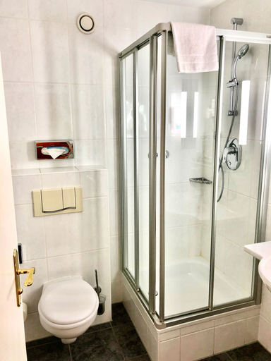 Bathroom 5, Hotel Central, Frankenthal (Pfalz)