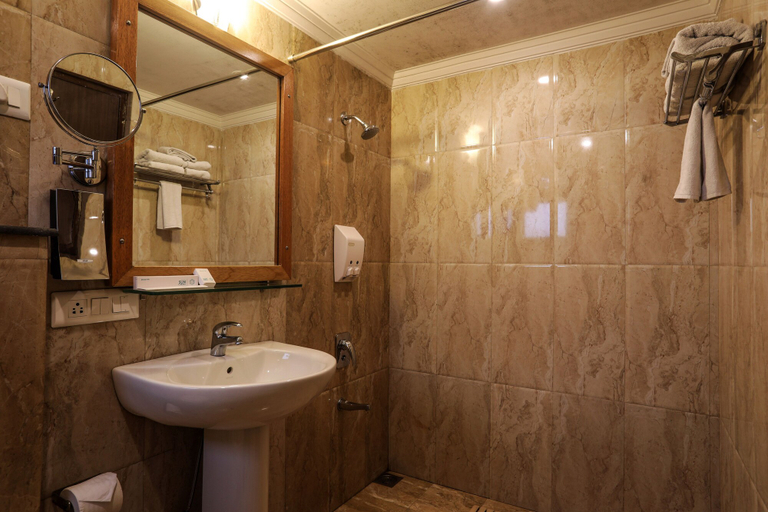 Bathroom 5, Hotel Sungrace Mussorie, Dehradun