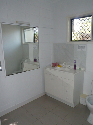 Bathroom 5, Airlie Apartments, Whitsunday