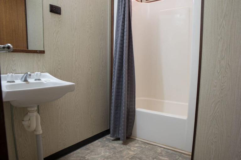 Bathroom, Bundalong Holiday Resort, Moira - East