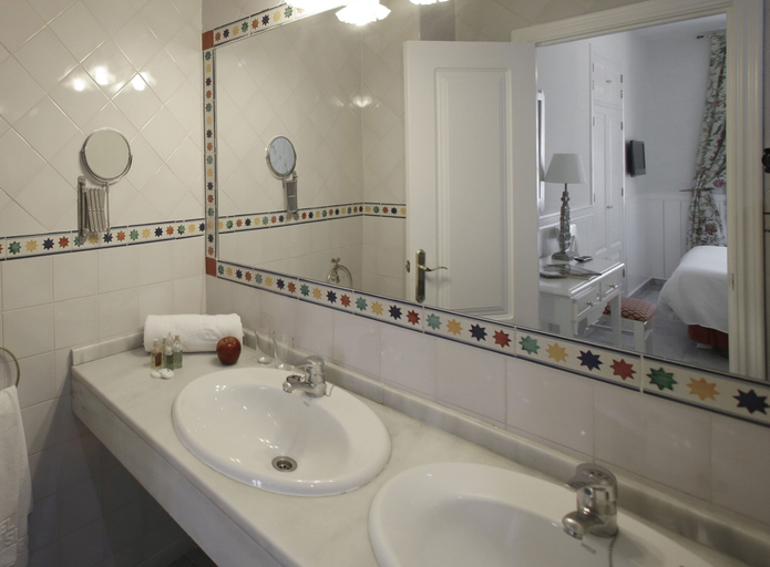 Bathroom 5, Basic Hotel Puerta de Sevilla, Sevilla