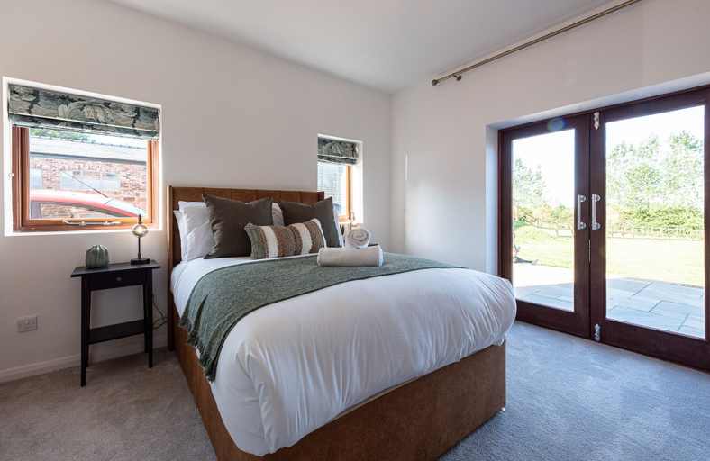 Bedroom 2, No1 Little Barrow Barns, Cheshire West and Chester