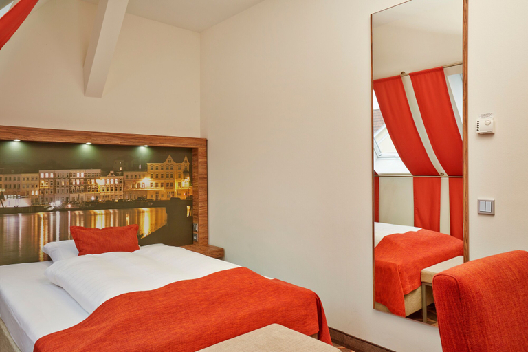 Bedroom 3, H+ Hotel Lübeck, Lübeck