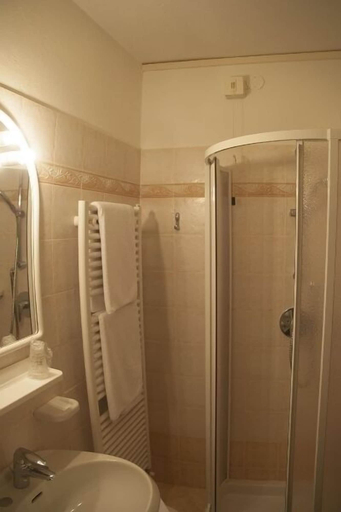 Bathroom 3, Hotel Venezia, Belluno