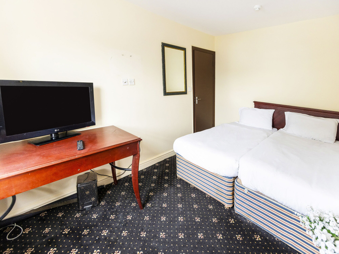 Bedroom 3, Old Oak Tree Inn, London