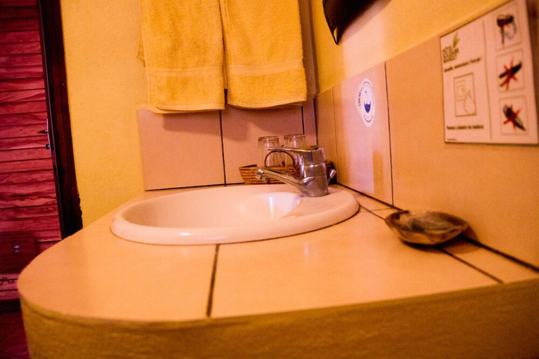 Bathroom 3, Hotel Solidaire Mangily, Atsimo-Andrefana