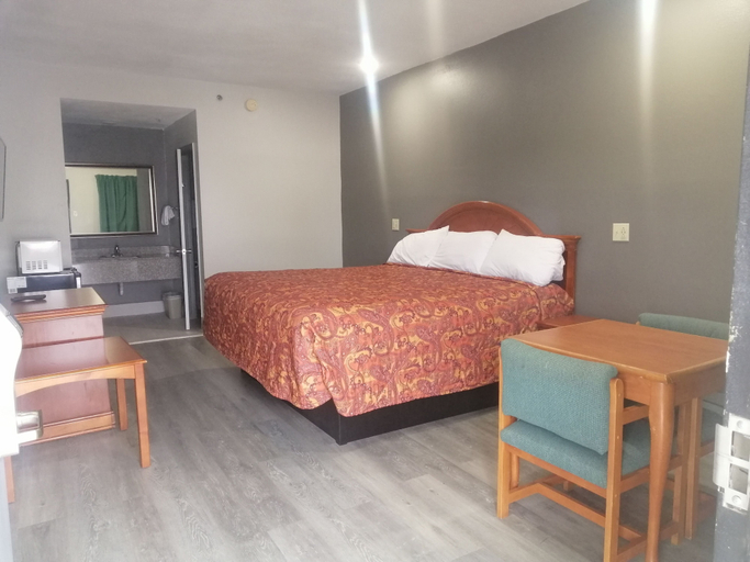 Bedroom 2, Royal Inn & Suite, Clayton