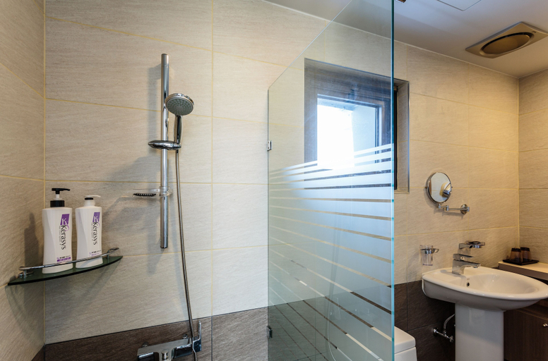 Bathroom 4, Jeju Ollero, Jeju