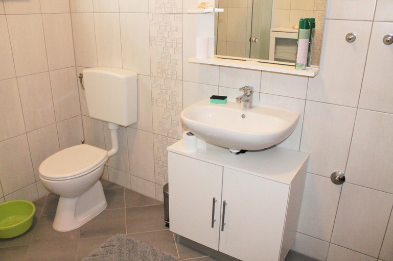 Bathroom 4, Apartment Bile, Kaštela