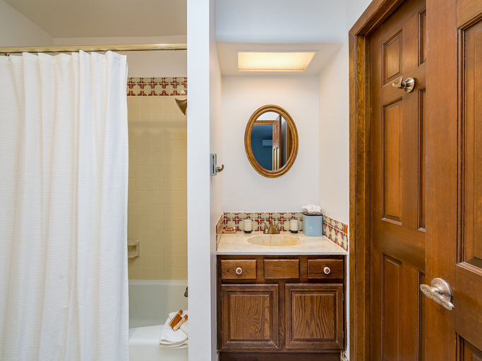 Bathroom 4, Arroyo's Edge, Santa Fe