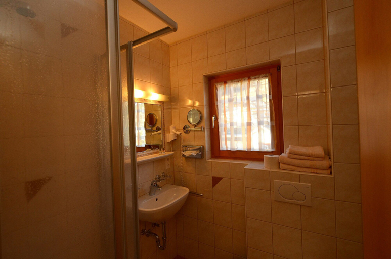 Bathroom 3, Edelweiss Ladis, Landeck