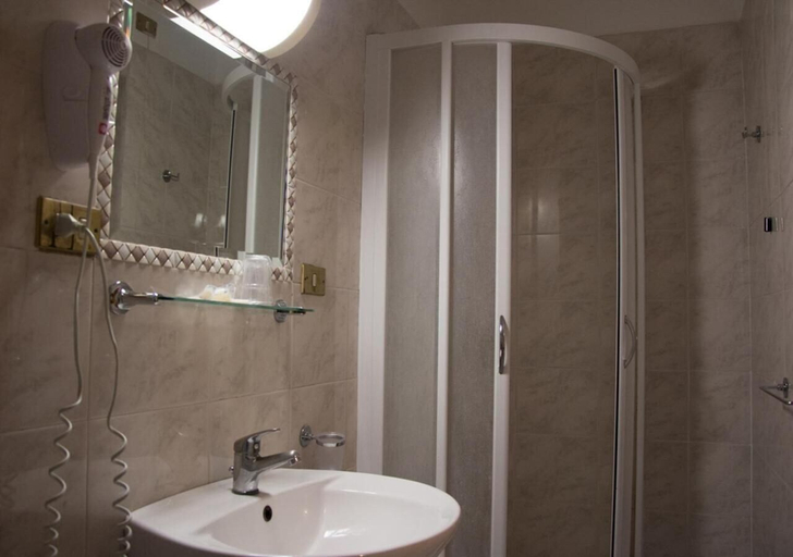 Bathroom 5, Le Orchidee, Napoli