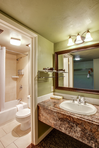 Bathroom 5, Der Ritterhof Inn, Chelan