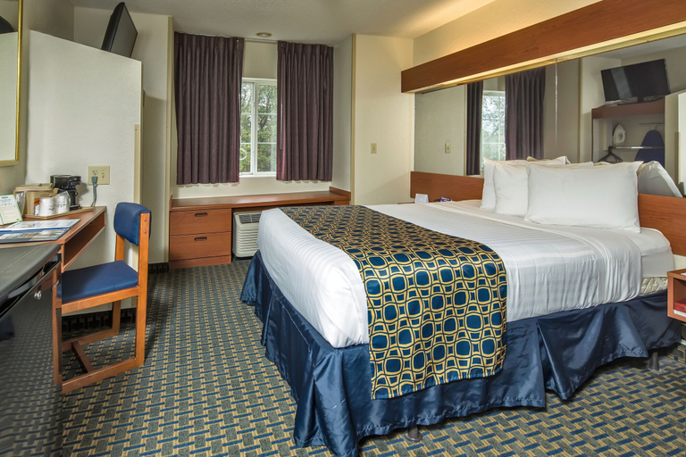 Bedroom 3, Microtel Inn & Suites by Wyndham Leesburg/Mt Dora, Lake