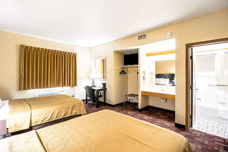 Bedroom 4, Econo Lodge Watertown, Codington