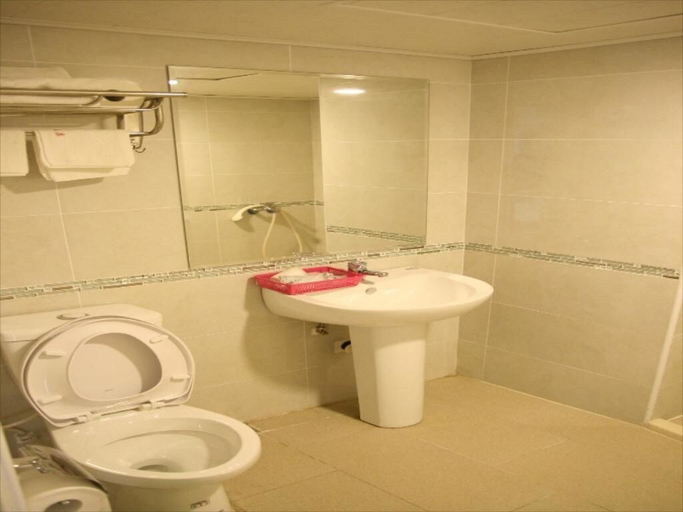 Bathroom 4, Chuline Hotel, Hualien