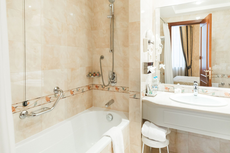 Bathroom 5, Premier Palace Hotel, Shevchenkivs'kyi