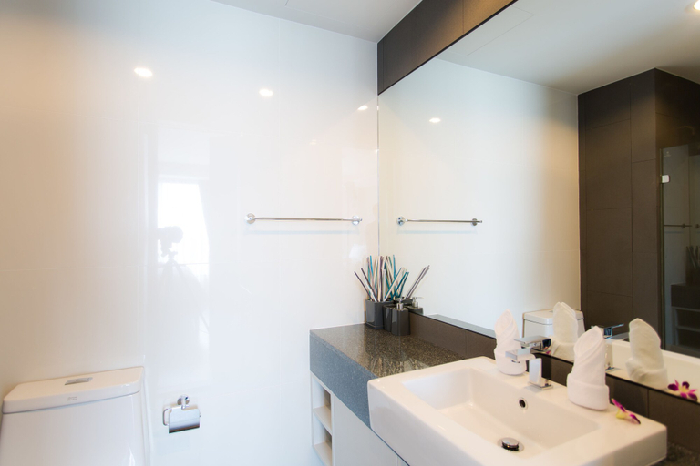 Bathroom 5, 6th Avenue Surin Beach, Phuket Island