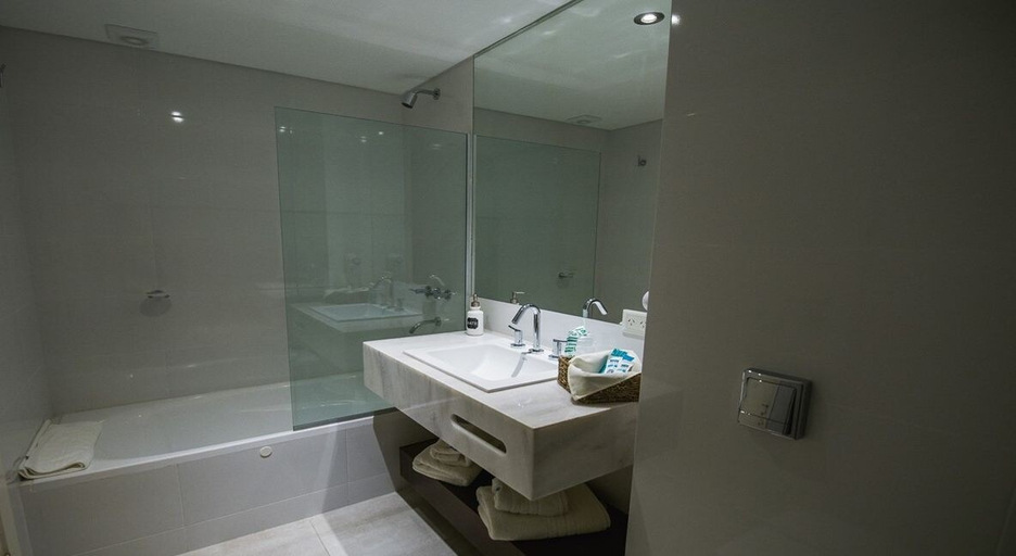 Bathroom 5, Hotel Aatrac, General Pueyrredón