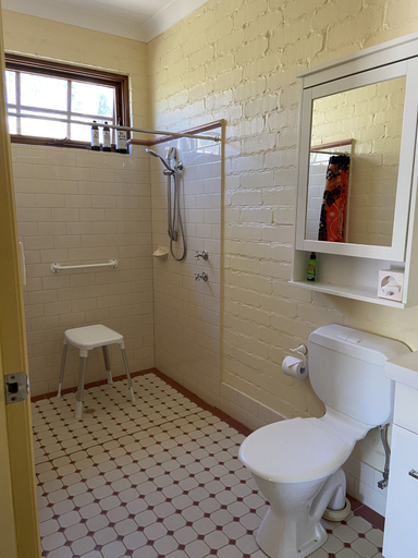 Bathroom, Battunga Cottages, Clare and Gilbert Valleys