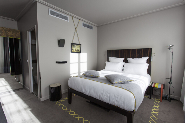 Bedroom 2, Hotel Saint Dominique, Paris