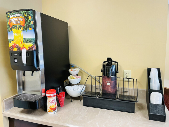 Food & Drinks 5, Days Inn by Wyndham Harriman, Roane