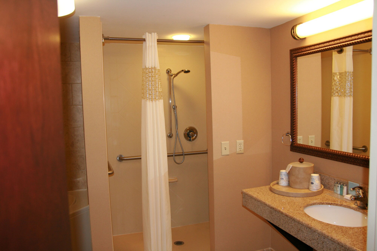 Bathroom 4, Hampton Inn Bennington, Bennington