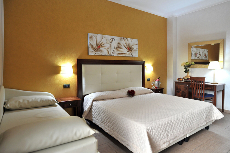 Bedroom 4, Hotel Flora, Syracuse