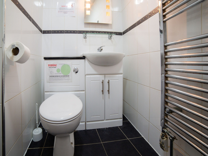 Bathroom 3, The Douglas Hotel, Hartlepool