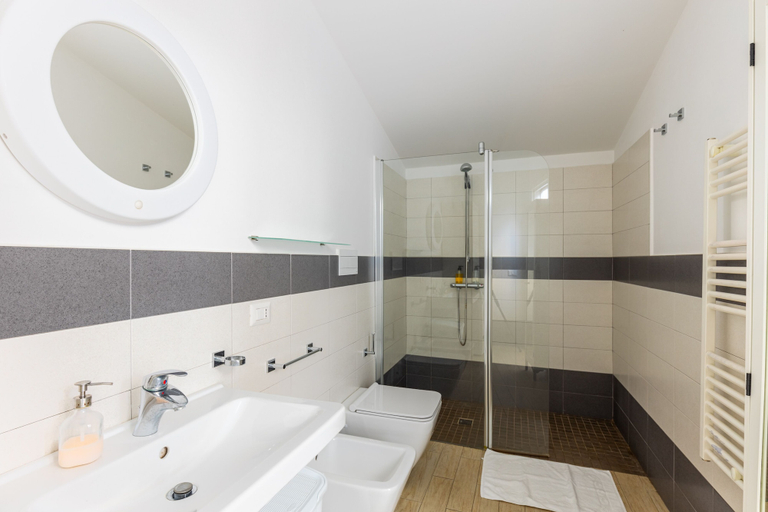 Bathroom 4, Solemar Sicilia - Galleria Maqueda, Palermo