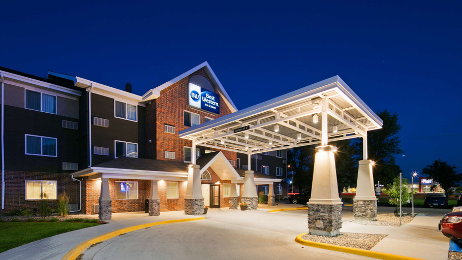 Exterior & Views 2, Best Western Harvest Inn & Suites, Grand Forks