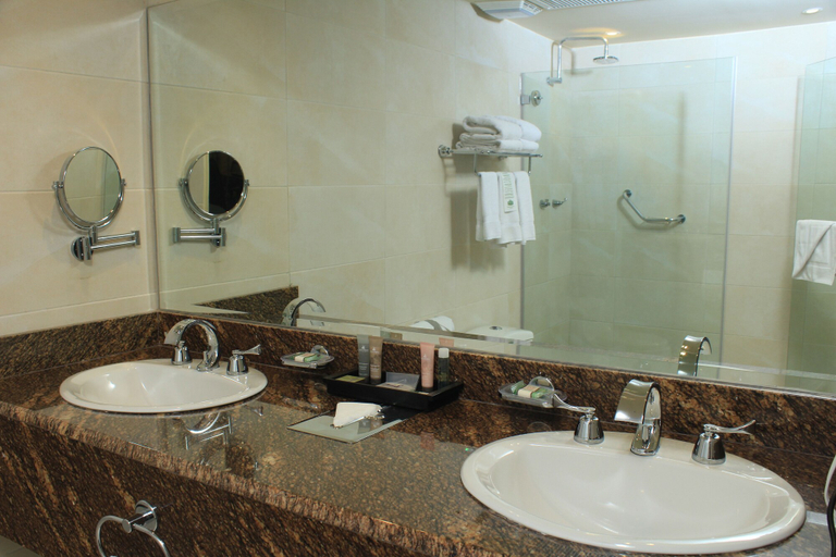 Bathroom 5, Radisson Hotel Panama Canal, Panamá