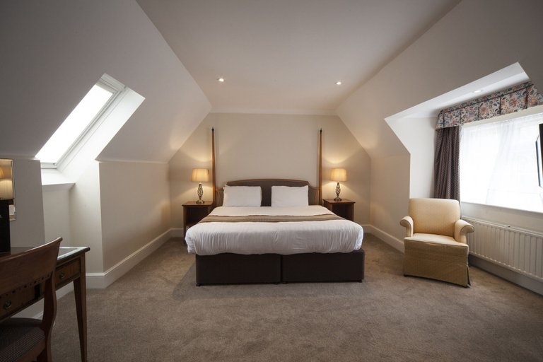 Bedroom 2, The Holt Hotel, Oxfordshire