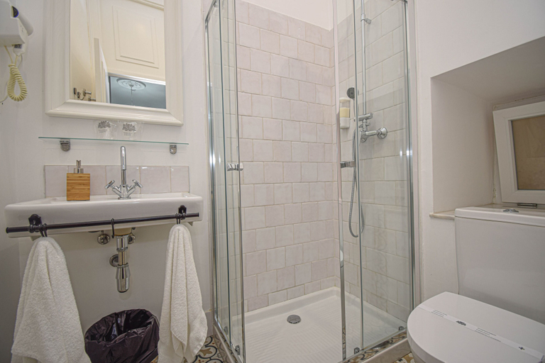 Bathroom 5, B in B Lisbon Downtown Suites, Lisbon