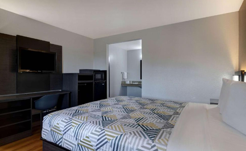 Bedroom 3, Motel 6 Buttonwillow, CA Central, Kern