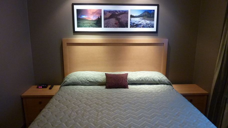 Bedroom 3, Woodlands Inn & Suites, Northern Rockies