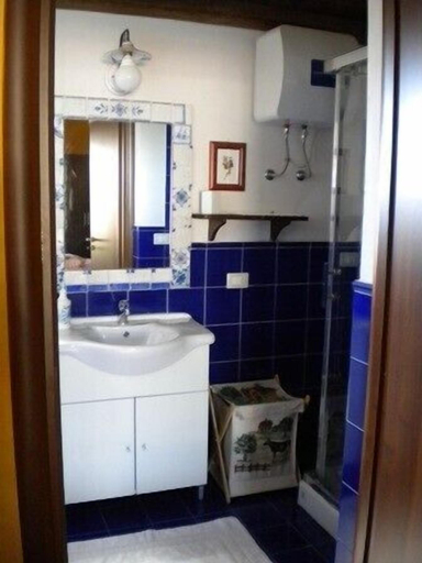 Bathroom 5, Villa Cristina, Syracuse