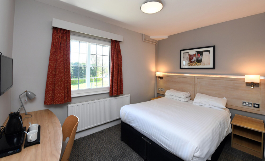 Bedroom 2, Crown, Droitwich by Marston's Inns, Worcestershire