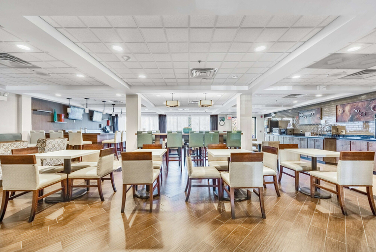 Food & Drinks 5, Wingate by Wyndham Chicago Schaumburg, Cook