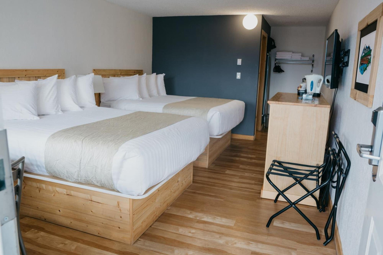 Bedroom 2, Golden Village Lodge, Columbia-Shuswap