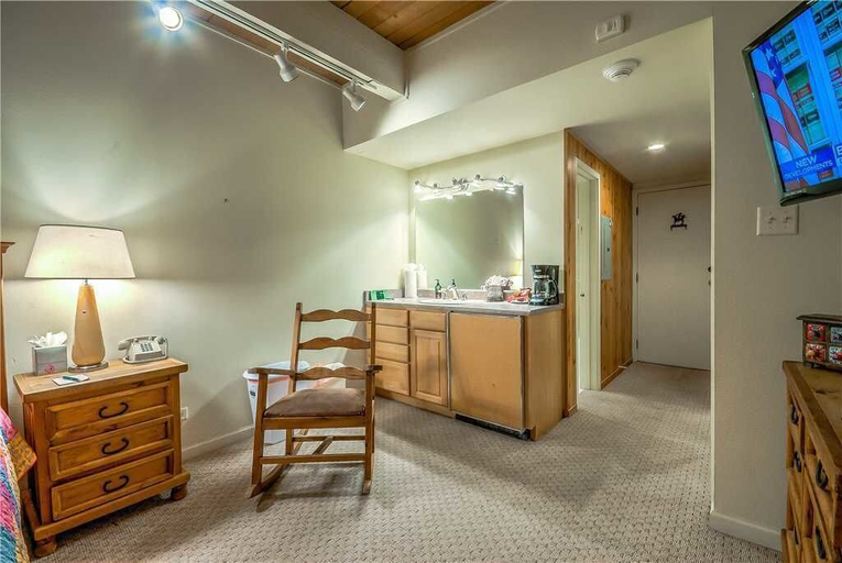 Others 4, The West 3238, Routt