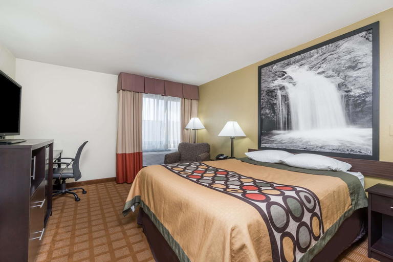 Bedroom 3, Super 8 by Wyndham Rice Lake, Barron