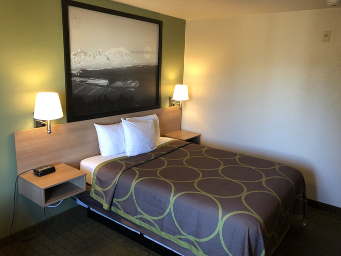 Bedroom 3, Super 8 by Wyndham Bend, Deschutes