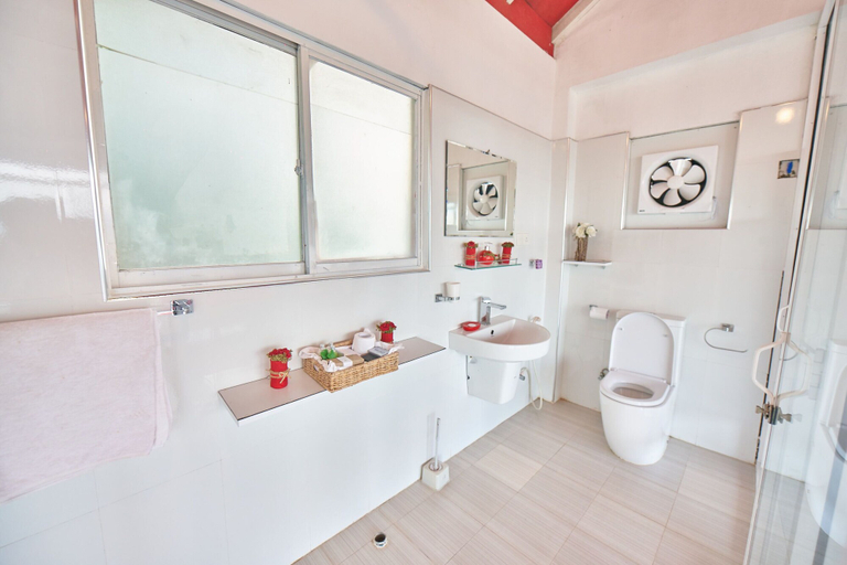 Bathroom 3, Redhill Kandy, K.F.G. & G. Korale
