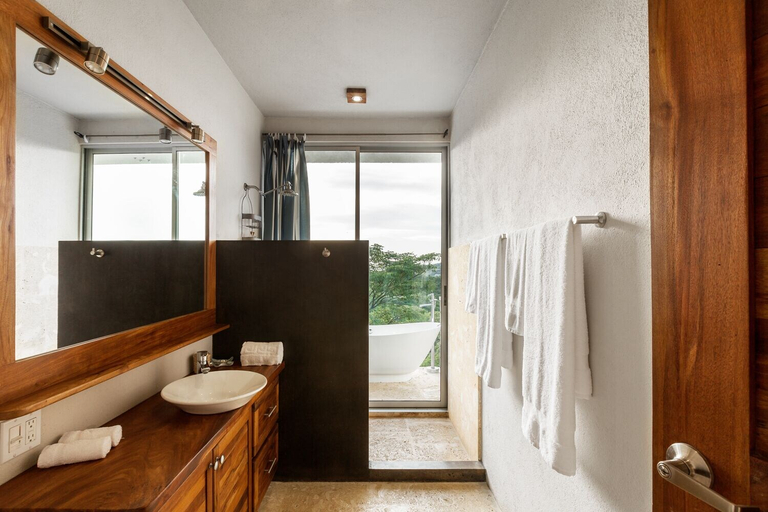 Bathroom 4, Casa Cha Cha Cha B&B, Tola