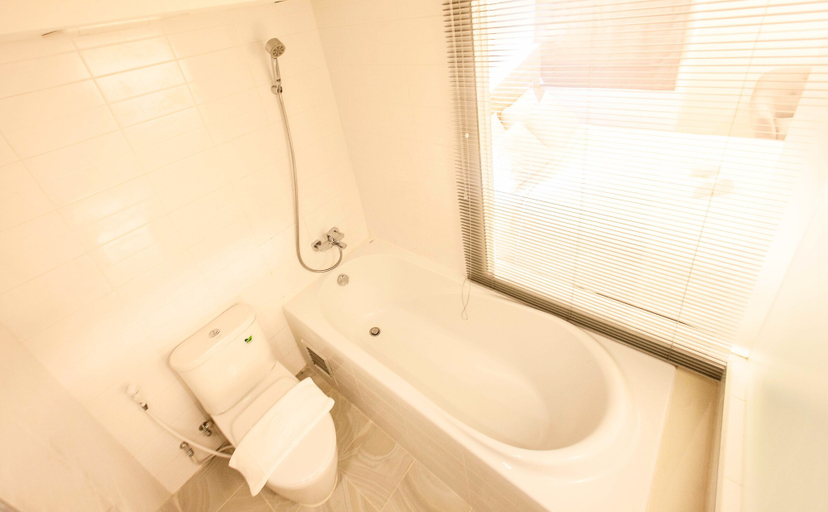 Bathroom 5, We Terminal Hotel, Muang Chiang Mai