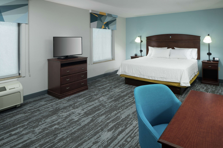 Bedroom 3, Hampton Inn & Suites Rochester-North , Olmsted