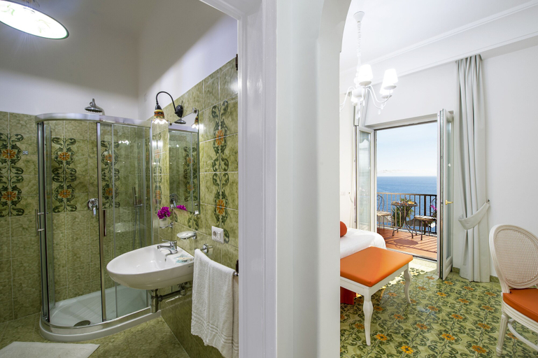 Bathroom 3, Open Gate, Salerno