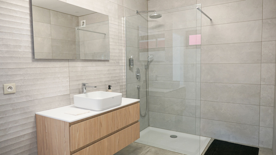 Bathroom 5, Villa Magnolia, Hérault